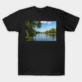 Nearing Marlow on Thames T-Shirt